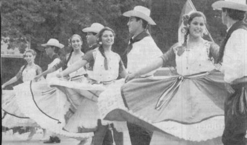 Trachtengruppe aus Paraguay