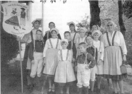 Kindergruppe in ihren Zauperkostümen