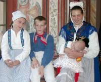 Annika Hölzel, Sebastian Schmitt und Simone Meister mit Johanna