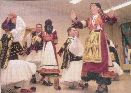 Die griechische Trachtengruppe.