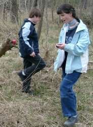 Beim Ostereiersuchen