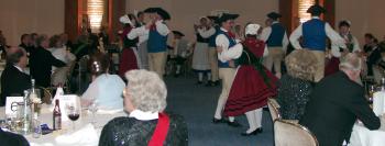 Die Erwachsenen bei ihrer Aufführung