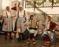 Die Akordeonspielerinnen und die Betreuerinnen