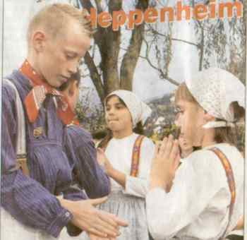 Aufführung der Kindergruppe beim Weinmarkt