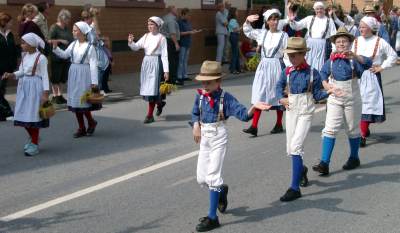 Die Kindergruppe beim Winzerfestumzug in Bensheim