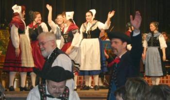 Die Frauen warten schon.