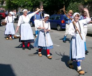 Die Erwachsenen der TVG Starkenburg beim Winzerfestumzug in Bensheim