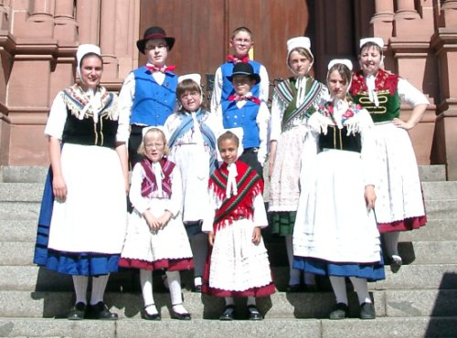 Die Kinder- und Jugendlichen der TVG Starkenburg nach der Aufführung