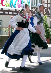 Die Kinder- und Jugendlichen der TVG Starkenburg beim tanzen