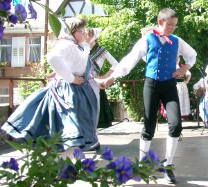 Die Kinder- und Jugendlichen der TVG Starkenburg beim tanzen