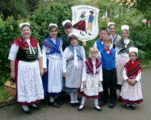 Die Kinder- und Jugendlichen der TVG Starkenburg vor der Aufführung