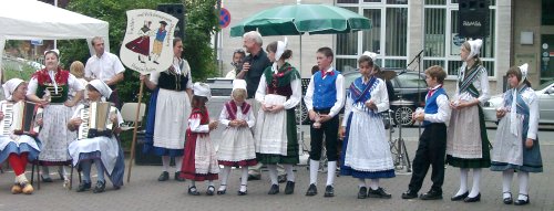 Die Kinder- und Jugendlichen der TVG Starkenburg nach der Aufführung