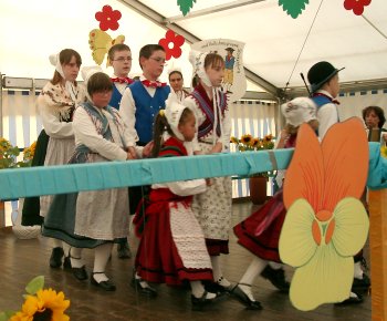 Die Kinder- und Jugendlichen der TVG Starkenburg nach der Aufführung